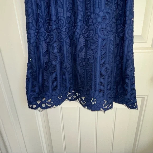 Speechless, navy blue lace shift mini dress 
Juniors medium - Picture 5 of 6